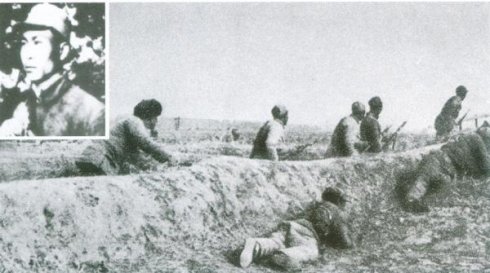 1945年7月15日，蒋介石调集11个师兵力云集关中地区，企图进犯陕甘宁边区。7月29日，358旅奉命驰援关中，在爷台山地区与进犯之敌展开激战，将敌全部赶出边区。358旅8团6连战士尹玉芬一连刺死7名敌人、俘敌30余人，荣获“特等战斗英雄”称号。左上图为“特等战斗英雄”尹玉芬.jpg