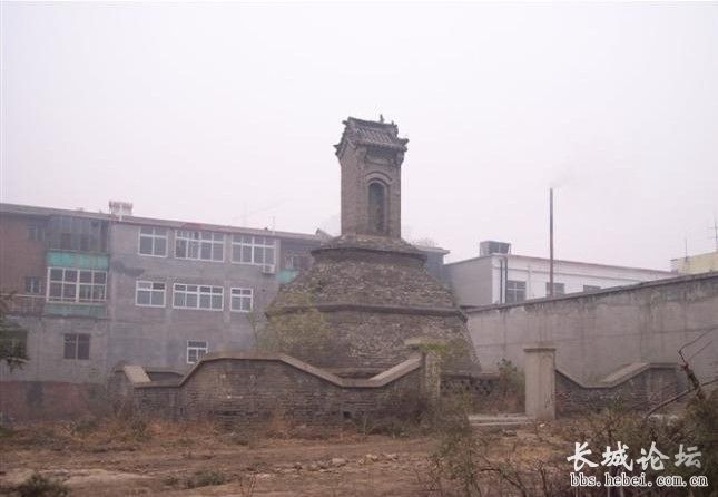 1972年安平县抗日英雄王东沧的墓碑.jpg