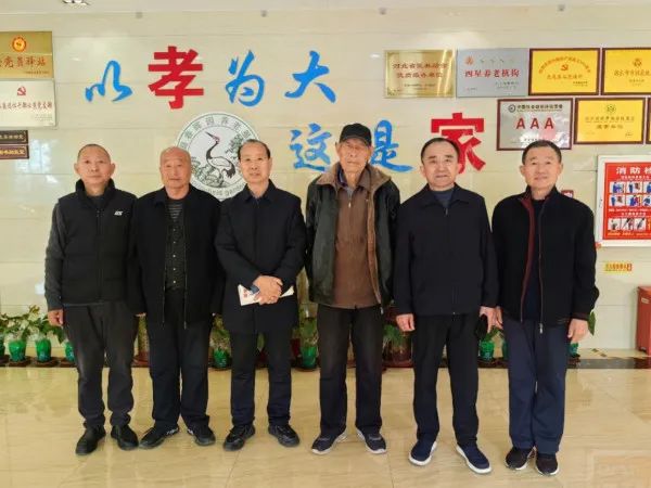 438ba74c3e767d9409df1159e1244a2a.jpg 438ba74c3e767d9409df1159e1244a2a.jpg